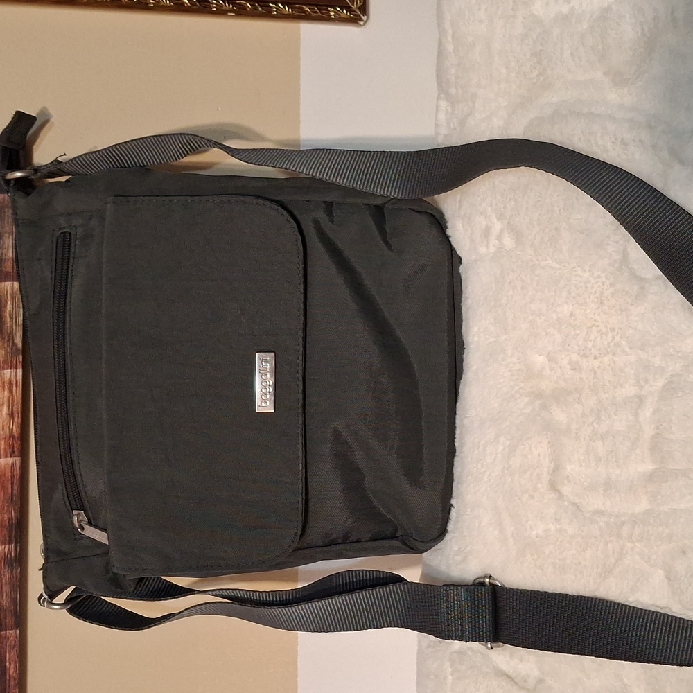 Baggalini Dark Gray Crossbody Bag